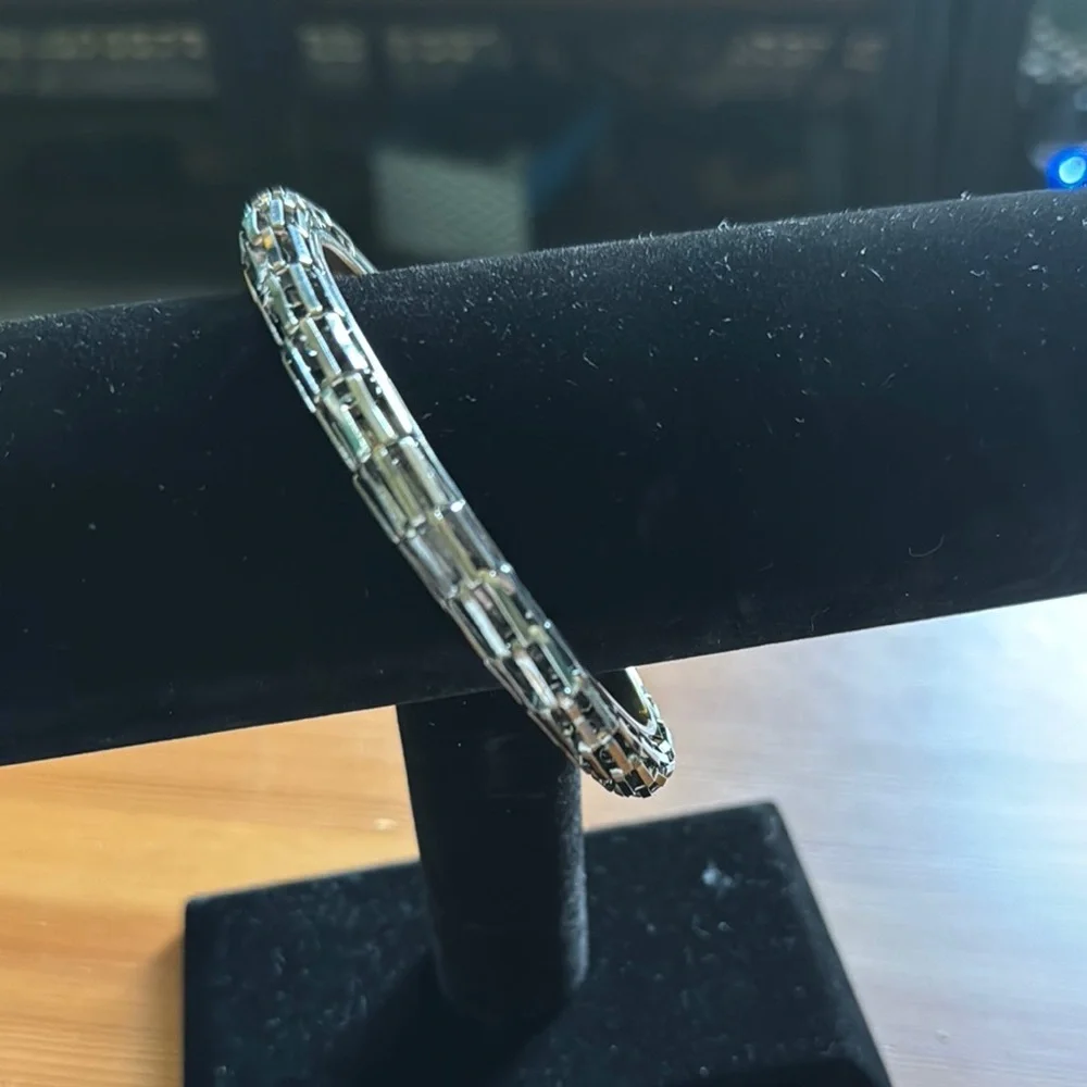 Elegant Silver Woven Bangle Jewelry